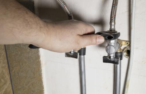 Evita errores costosos: Cómo instalar correctamente la fontanería de la ducha y la bañera