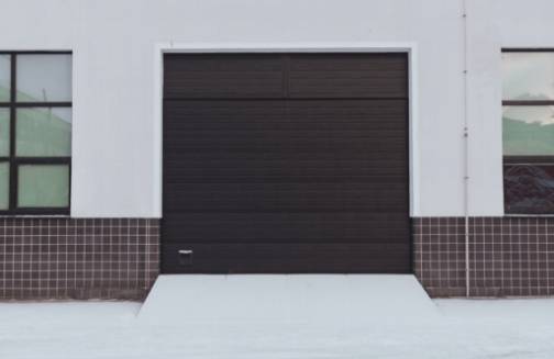 Eleve la estética de su hogar: Cómo la pintura de puertas de garaje puede tener un gran impacto
