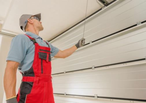 Evita Reparaciones Costosas: Cómo reemplazar adecuadamente los resortes de tu puerta de garaje