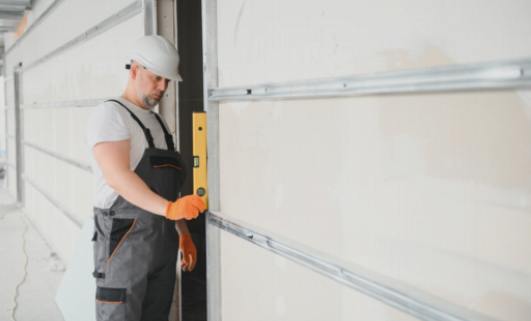 Evite errores costosos: problemas comunes al pintar puertas de garaje de los que debe tener cuidado