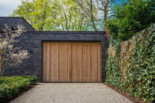 Guía paso a paso para la sustitución de paneles de puerta de garaje DIY para propietarios modernos