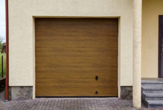 Mejora la seguridad de tu hogar: consejos y trucos de seguridad para puertas de garaje que puedes hacer tú mismo